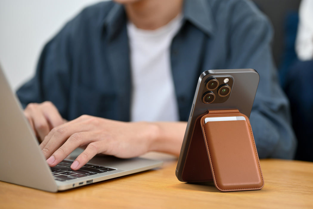 Satechi Magnetic Wallet Stand For iPhone (Brown)