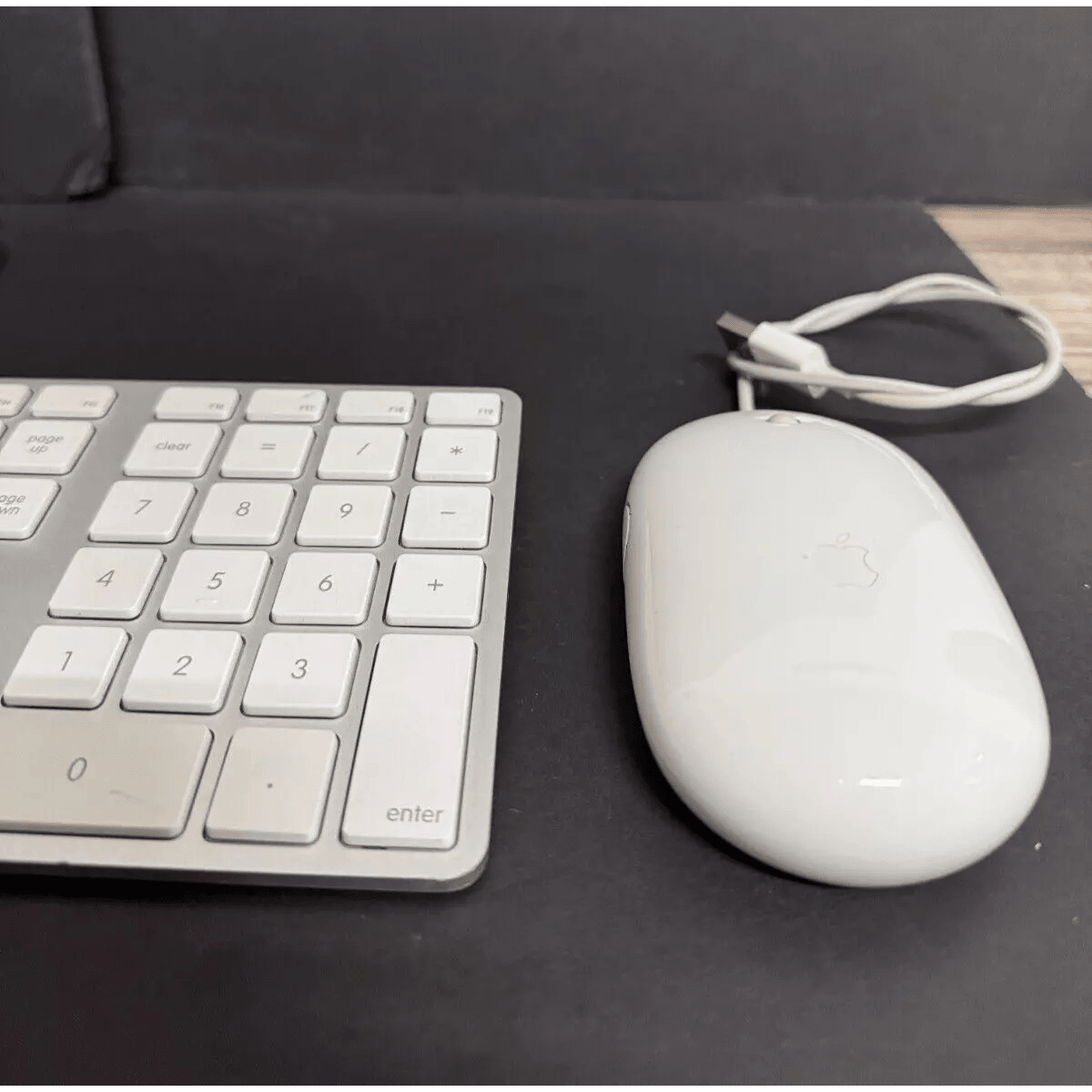 Apple Keyboard マウスセット　ホワイト Refurbished Apple Wired Keyboard with Mighty Mouse Combo - White