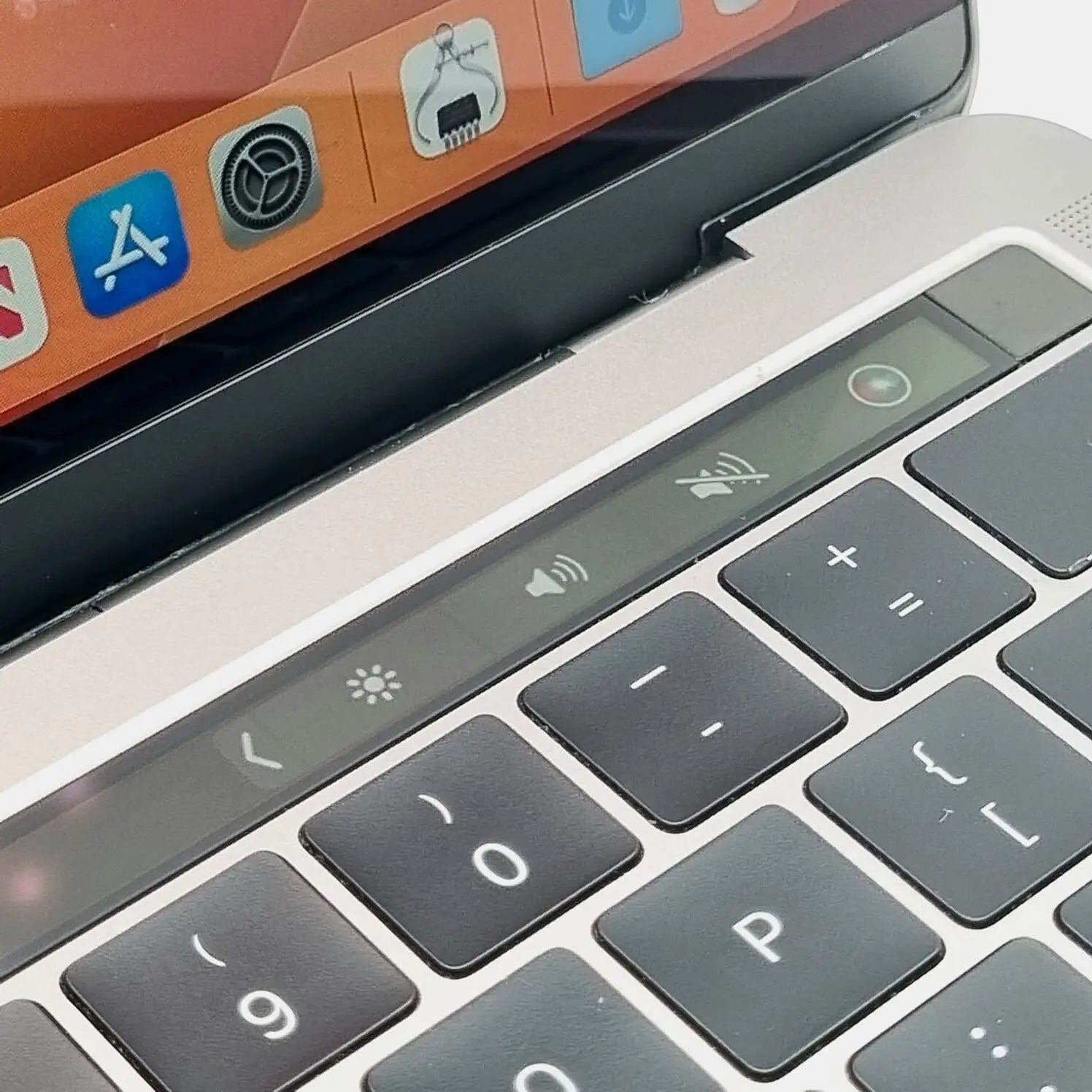 Refurbished MacBook Pro (13-inch, 2017, 4 TBT3)‎, With TouchBar 