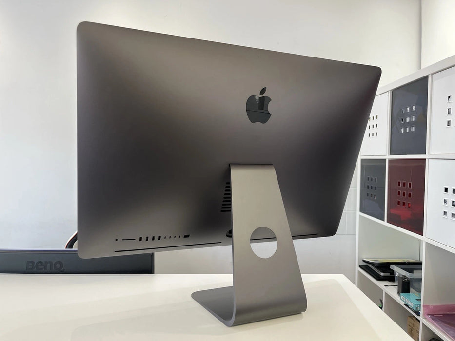 Refurbished iMac Pro (2017) - 3.2GHz 8C Intel Xeon W, Turbo Boost up to 4.2GHz, 32GB, 1TB SSD, Radeon Pro Vega 56 8GB