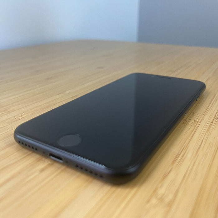Refurbished iPhone SE (2020), 128GB